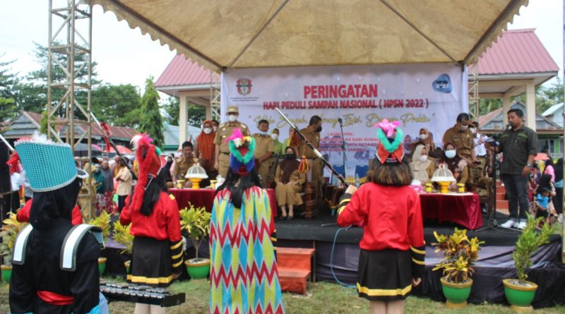 Hari Peduli Sampah Nasional Tahun 2022 Tingkat Kabupaten Wajo dimeriahkan Drumband Latenribali SMPN 1 Sengkang